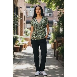 Daisy Fuentes Women Olive Combo Abstract Print Twist Front V-Neck Top Large